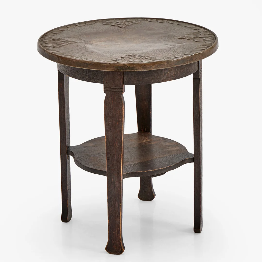 BORD, jugend, tidigt 1900-tal, ek, skiva i koppar med dekor av löv. — Tables — Crafoord Auktioner Stockholm