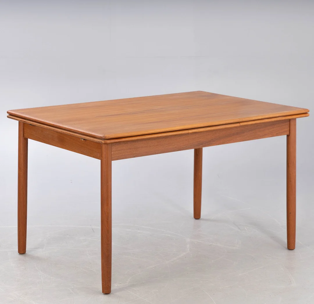 Ausziehbarer Esstisch in Teak, Dänemark, 1960er Jahre. — Dining tables — Stockholms Auktionsverk Hamburg