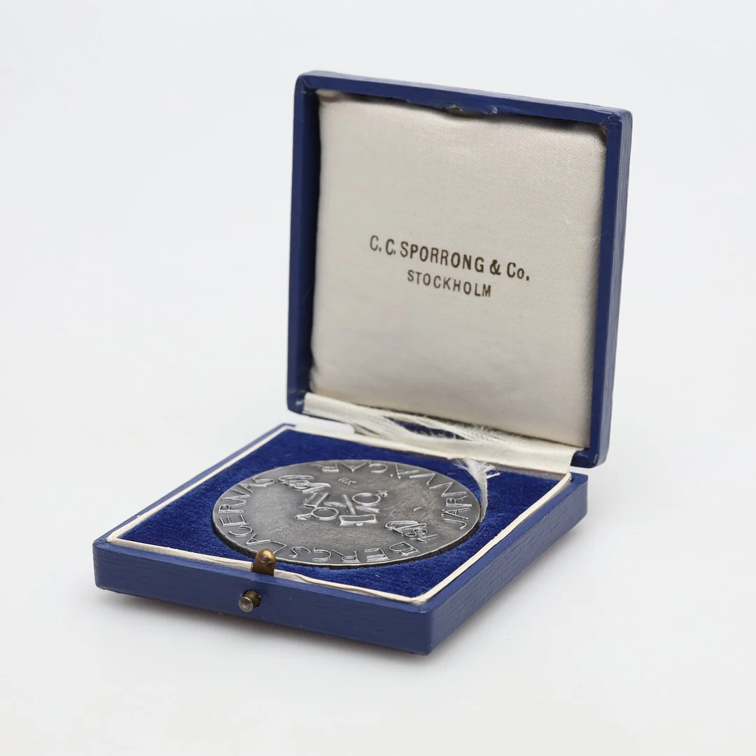 MEDALJ, Bergslagens järnvägar, silver, vikt ca 61,7 gram. — Orders & Medals — Borås Auktionshall