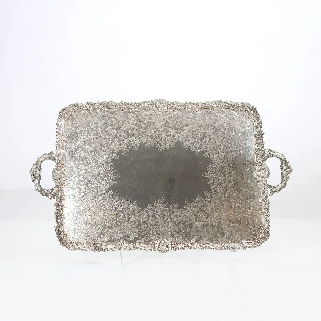 SERVERINGSBRICKA. Nysilver, England 1900-talets första hälft. — Silver plated — Skånes Auktionsverk