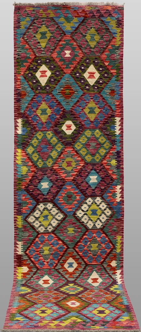 MATTA. Kelim klassisk design gallerimodell, 302 x 86 cm. — Oriental Carpets & Textiles — Södermanlands Auktionsverk