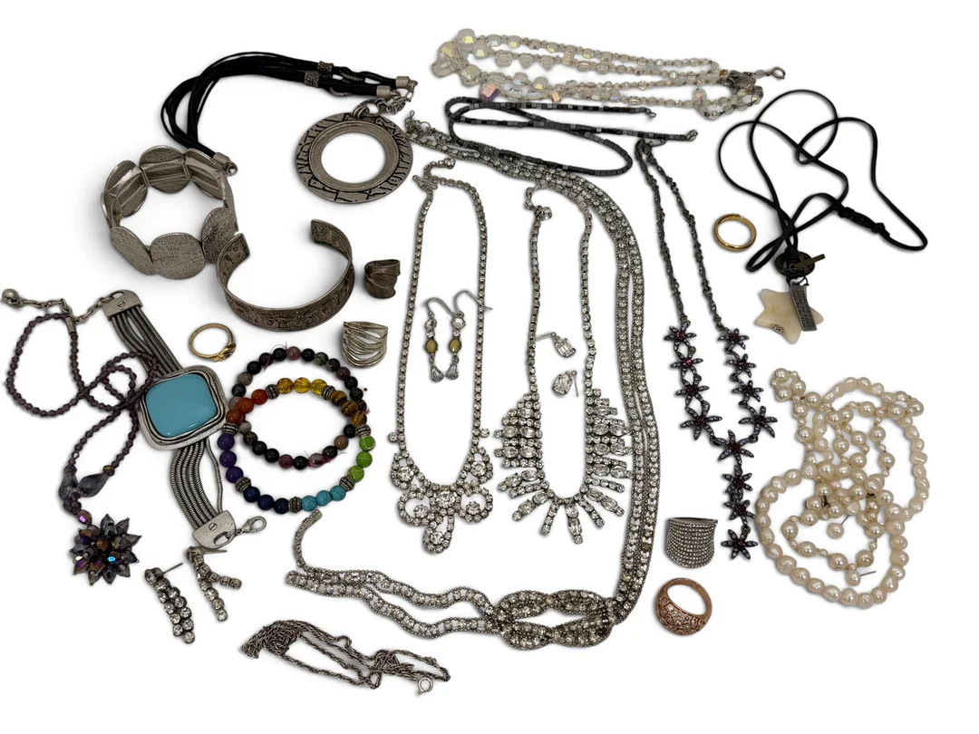 WHITE METAL AND COSTUME JEWELLERY. — Costume Jewellery — Griffin’s Auctioneers