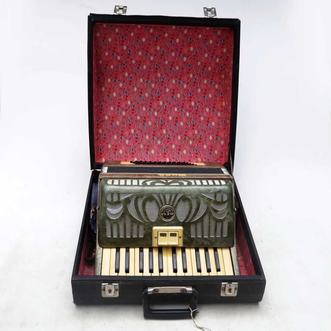 DRAGSPEL, i väska. — Musical instruments — Kalmar Auktionsverk