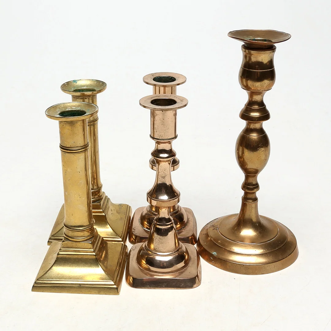 LJUSSTAKAR 5 st, mässing. — Candlesticks — Kalmar Auktionsverk