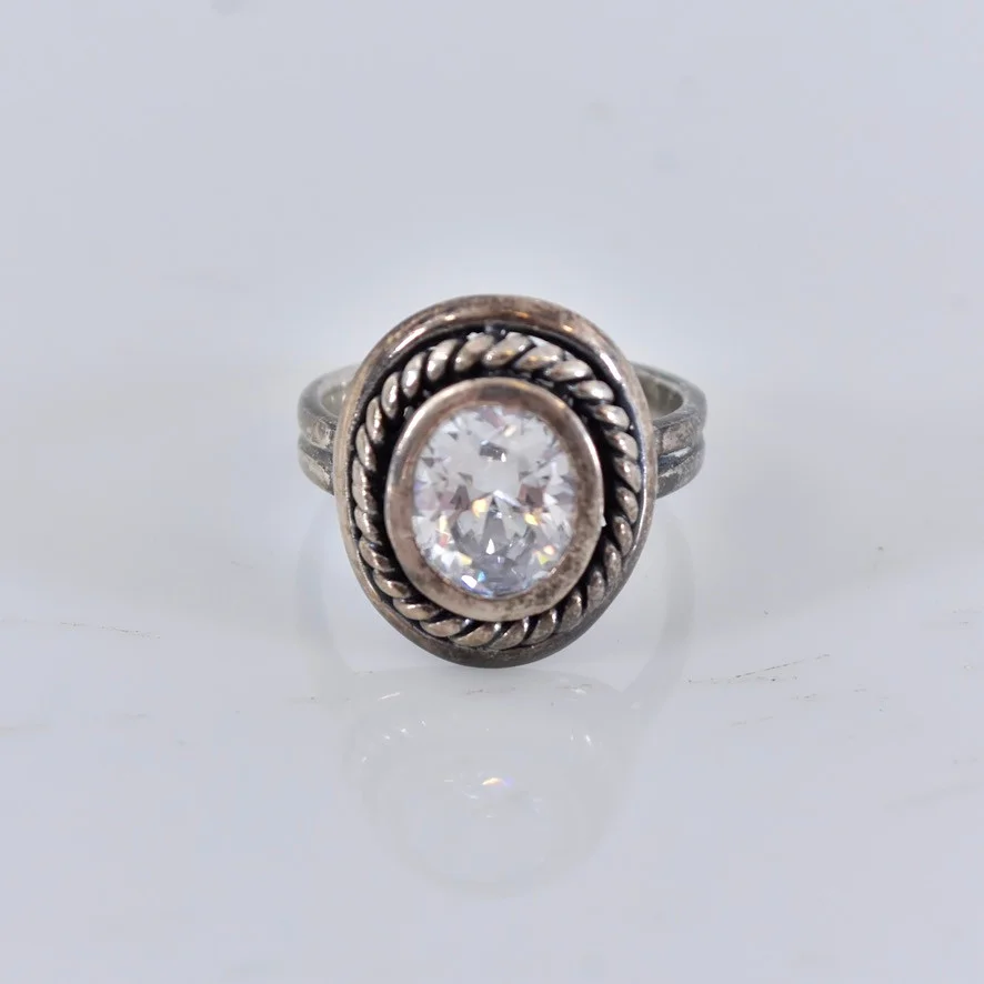 RING, med vit sten, sterlingsilver, Iduna AB Varberg. — Rings — Halmstads Auktionskammare