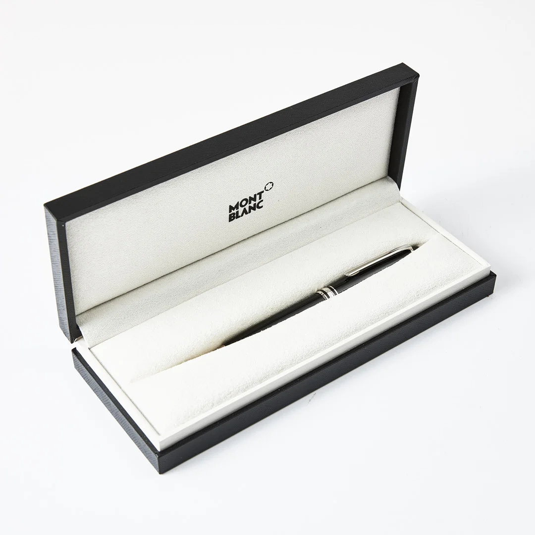 MONTBLANC. Kulspetspenna, Meisterstück, Tyskland, i etui. — Vintage & Designer Fashion — Stockholms Auktionsverk Magasin 5