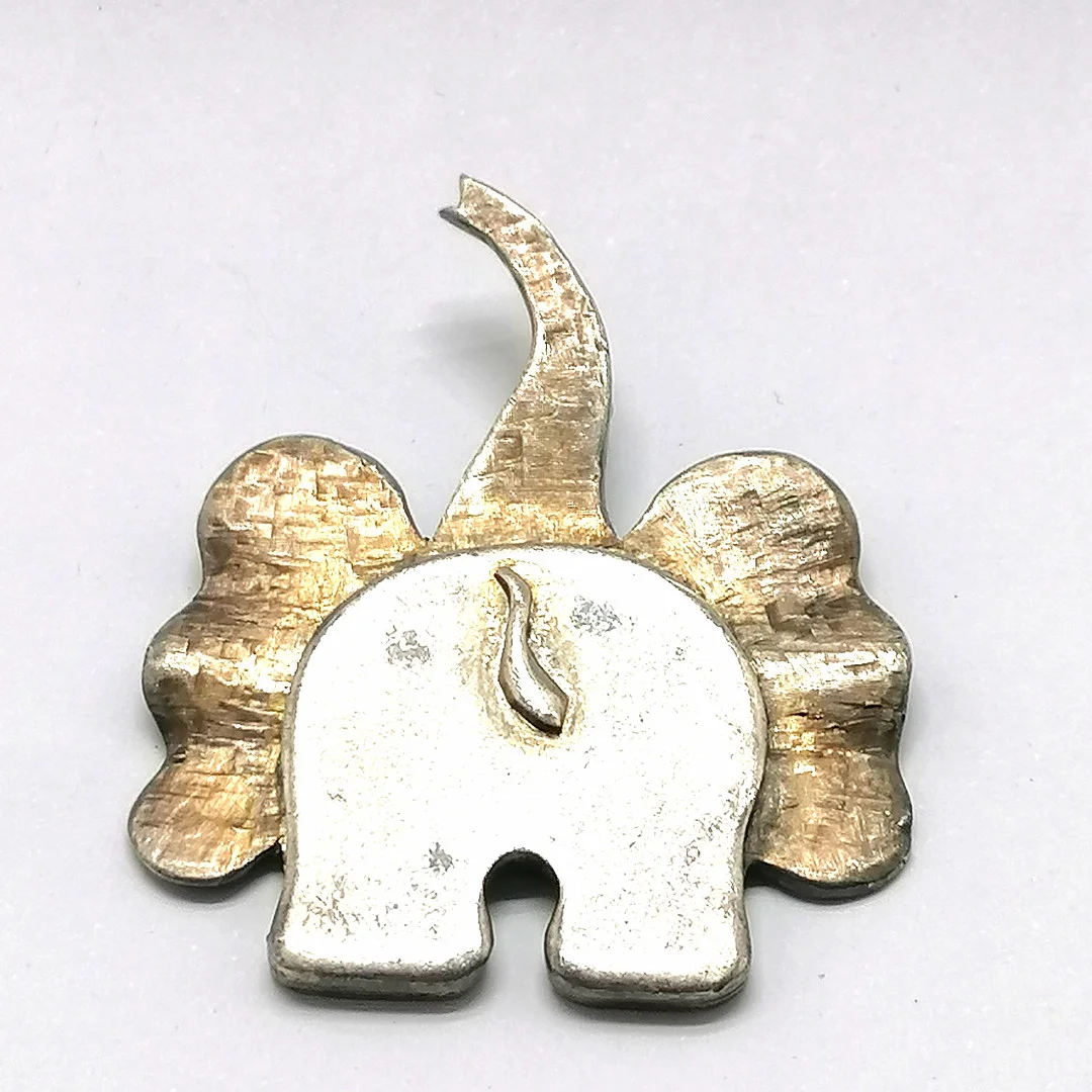 *KABWE (ZAMBIA) SILVER ELEPHANT PENDANT. — Brooches & Pendants — Acreman St Auctioneers & Valuers
