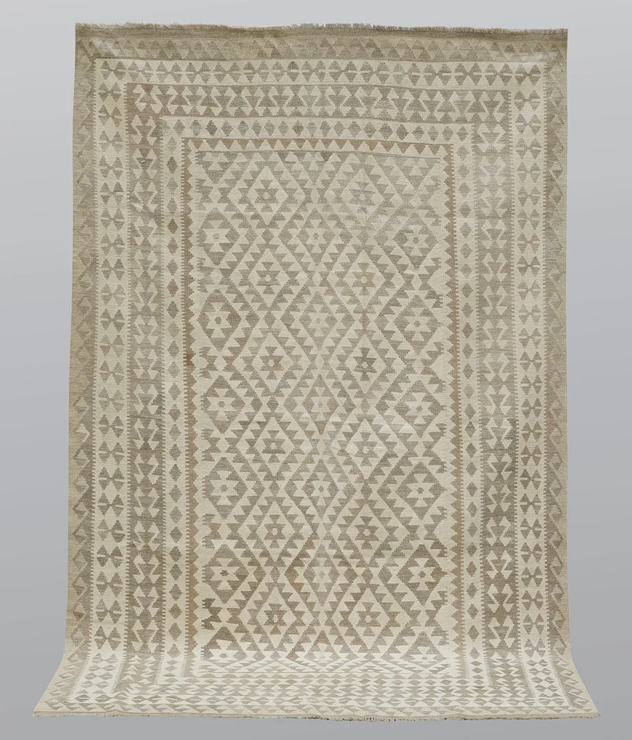 MATTA. Kelim naturfärgad, 303 x 195 cm. — Oriental Carpets & Textiles — Södermanlands Auktionsverk