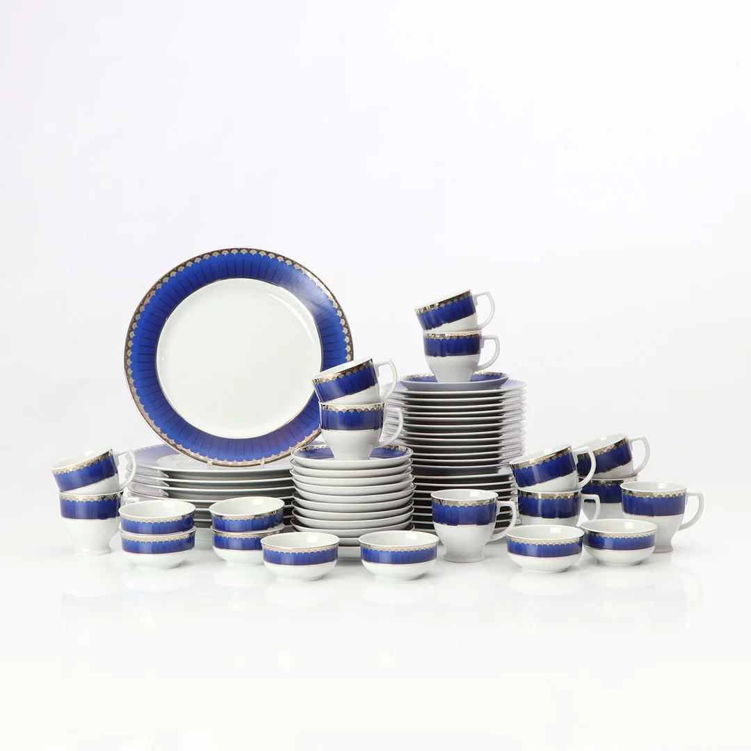 SIGVARD BERNADOTTE. SERVISDELAR, 48 ST. "Christineholm", Fyrklövern. — Tableware — Skånes Auktionsverk