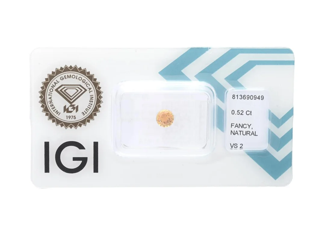 DIAMANT, briljantslipad, 0,52 ct, Fancy Vivid Orangy Yellow/VS2, IGI report 813690949, förseglad. — Ädelstenar/Diamanter — Kaplans