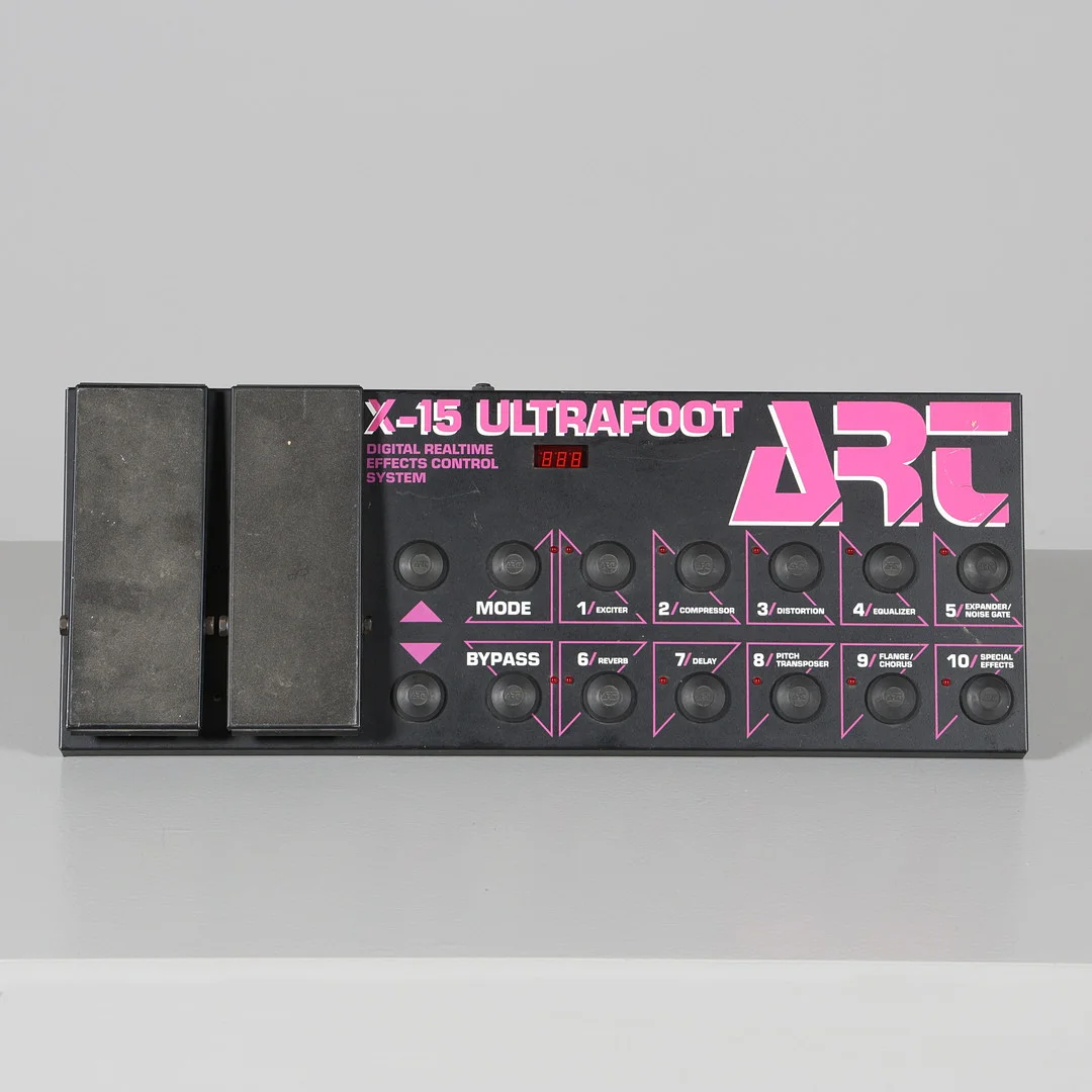 FOTKONTROLL / EFFEKTPEDAL, Art X-15 Ultrafoot. — Musical instruments — Borås Auktionshall
