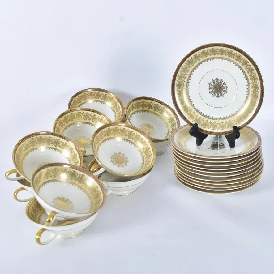 BULJONGKOPPAR MED UNDERFAT, 24 delar, porslin, "Chippendale", Rosenthal, Tyskland. — European — Halmstads Auktionskammare