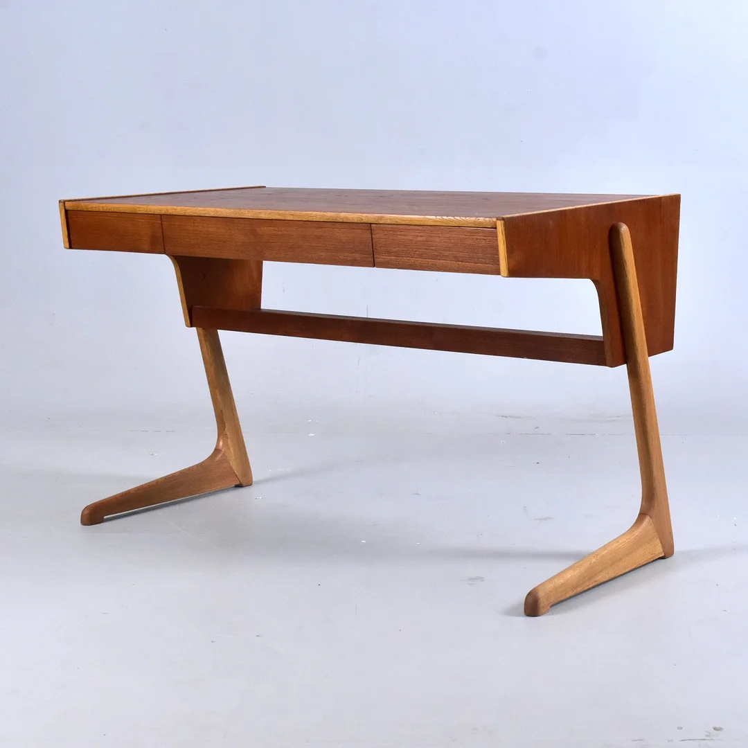 BENGT RUDA. skrivbord, teakfaner och ek, "Scribo", Ikea, 1960-tal. — Desks — Halmstads Auktionskammare