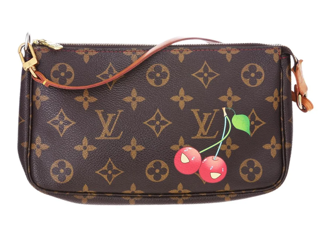 LOUIS VUITTON, VÄSKA, Pochette Accessories, Cherry, Monogram canvas, guldfärgade beslag, 21x12,5x3,5 cm, märkt VI0035, år 2005, dustbag. Good Condition. — Accessoarer/Väskor — Kaplans