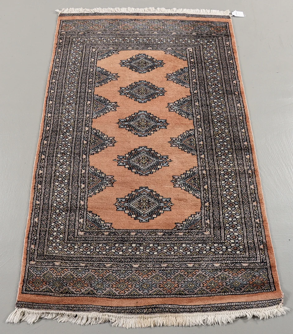 MATTA Pakistan, 93x160 cm. — Oriental Carpets & Textiles — Karlstad Hammarö Auktionsverk