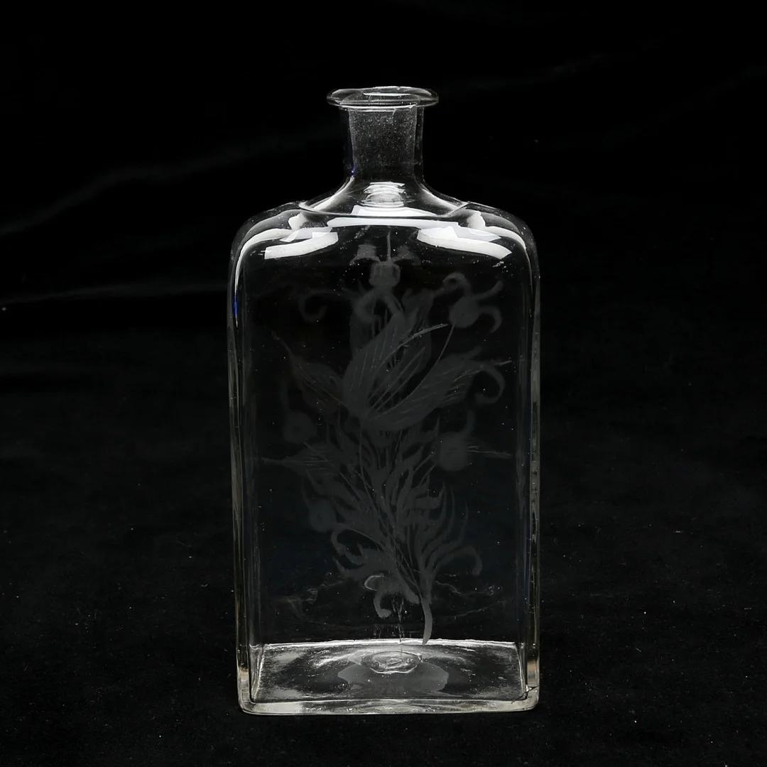 FLASKA, graverad dekor, 1800-tal. — Utility glass — Kalmar Auktionsverk