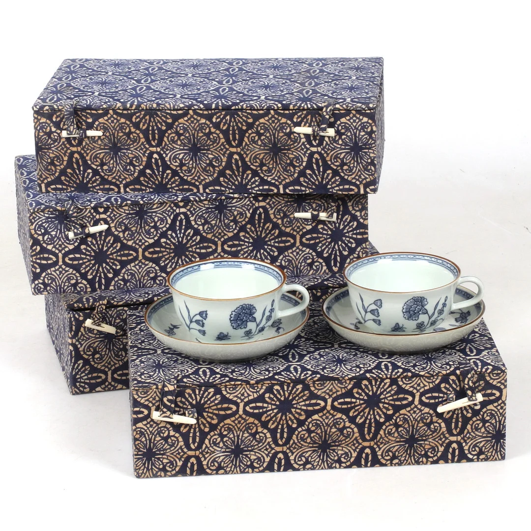 KAFFEKOPPAR, med fat, "Nejlika", porslin, ur IKEAS 1700-talsserie, 1990-tal. — Tableware — Stadsauktion Sundsvall