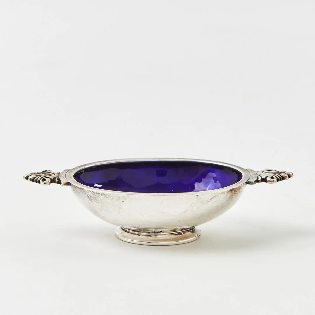 JOHAN ROHDE. Saltkar, sterlingsilver och emalj, Danmark innan 1935. Design nr 658. "Acanthus". — Silver — Stockholms Auktionsverk Magasin 5