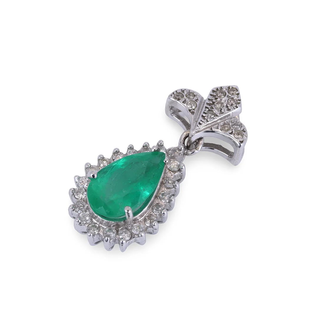 18CT GOLD EMERALD & DIAMOND PENDANT. — Brooches & Pendants — Chalkwell Auctions