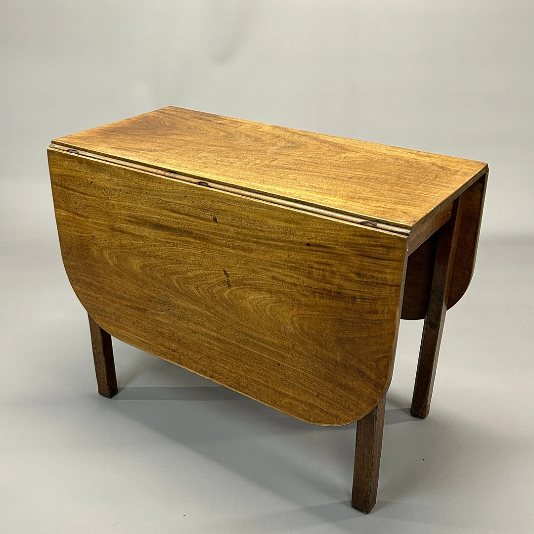 LIGHT MAHOGANY DROPLEAF TABLE. — Tables — Chalkwell Auctions