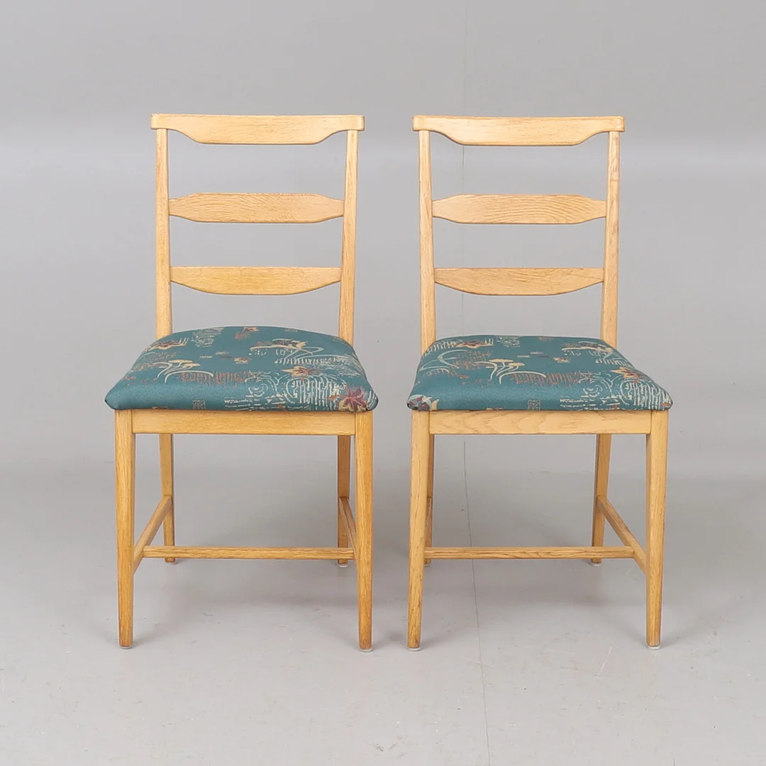 CARL MALMSTEN. Stolar, 2 stycken, "Vapensmeden", Karl Andersson & söner. — Armchairs & Chairs — RA Auktionsverket Norrköping