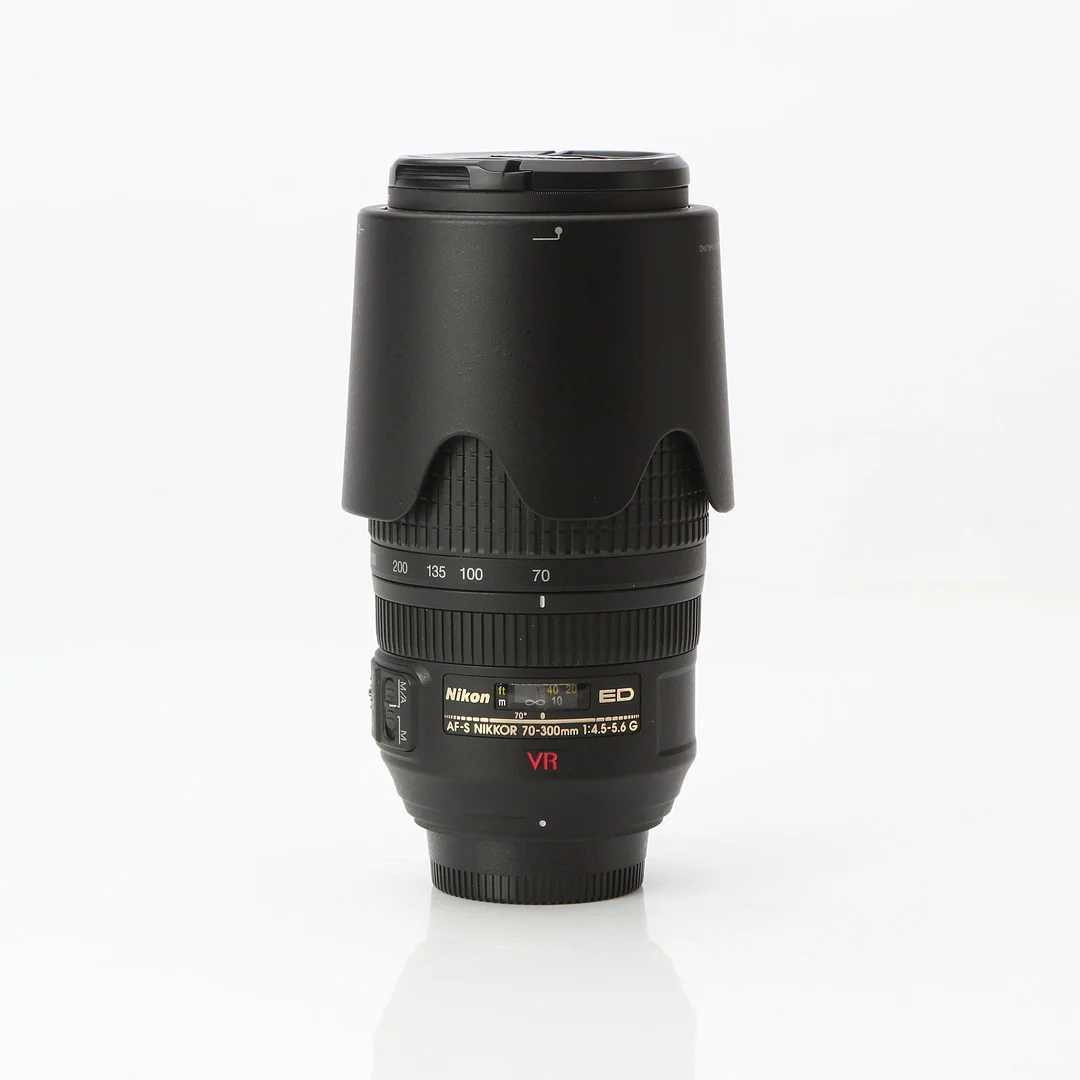NIKON, OBJEKTIV. AF-S Nikkor 70-300 m.m. 1:4,5-5,6 G. — Cameras & accessories — Skånes Auktionsverk