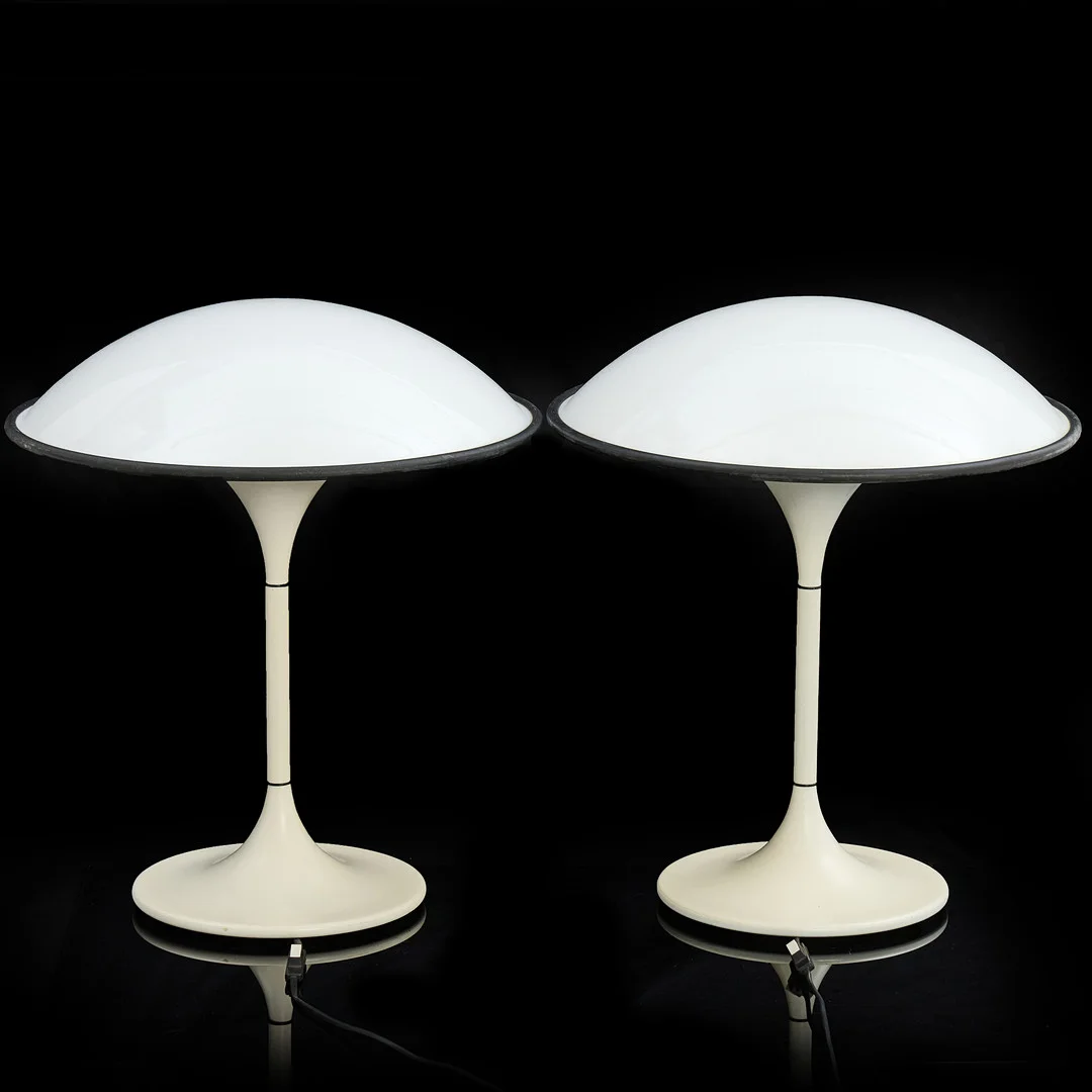 PREBEN JACOBSEN (DANMARK, 1928–1965). Bordslampor, ett par, "Cosmos", för Fog & Mørup, Danmark, modell formgiven 1984. — Table Lamps — Crafoord Auktioner Stockholm