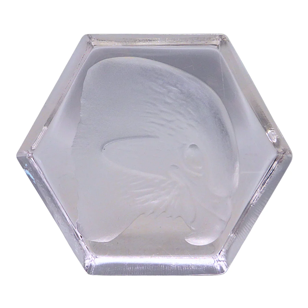 KRISTALL-BRIEFBESCHWERER MIT ADLER-INTAGLIO. — Other — Auktionshaus Stuber's Hammerschlag