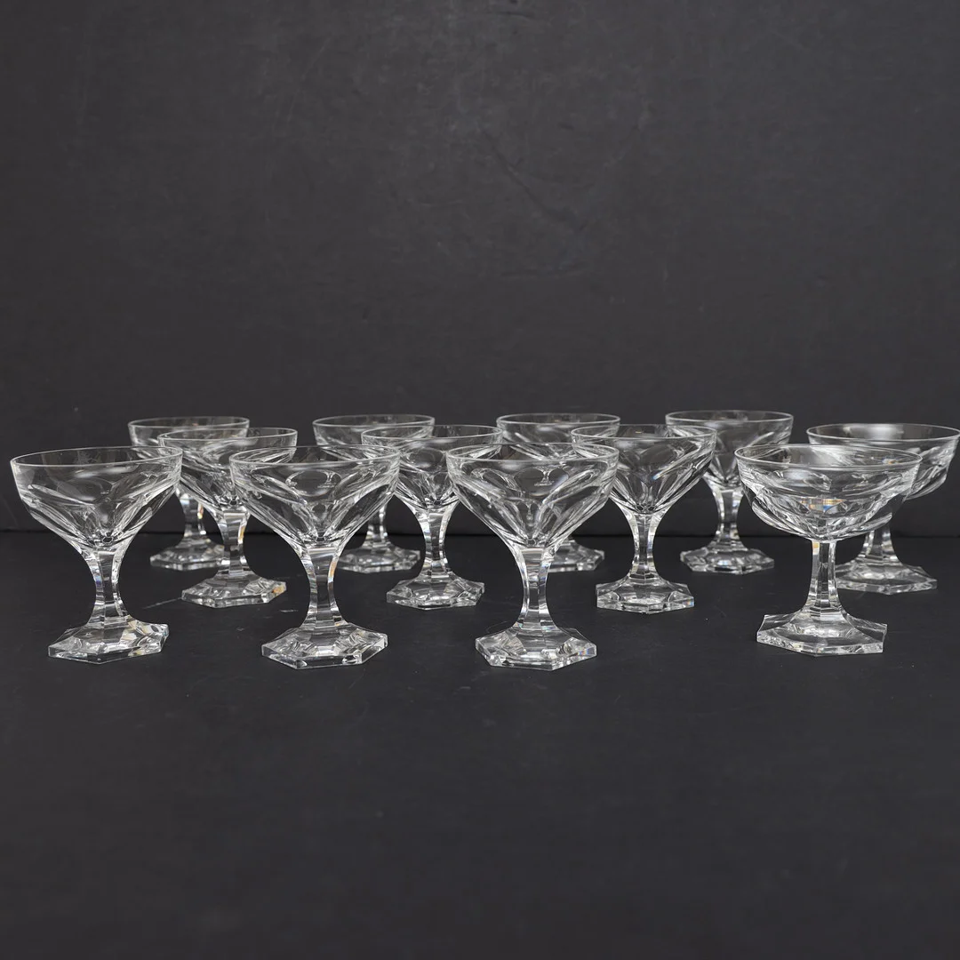 ELIS BERGH. 12st, Champagneskålar, "Rosersberg" Kosta, slipad kristall. — Tableware — Falun Auktionsbyrå