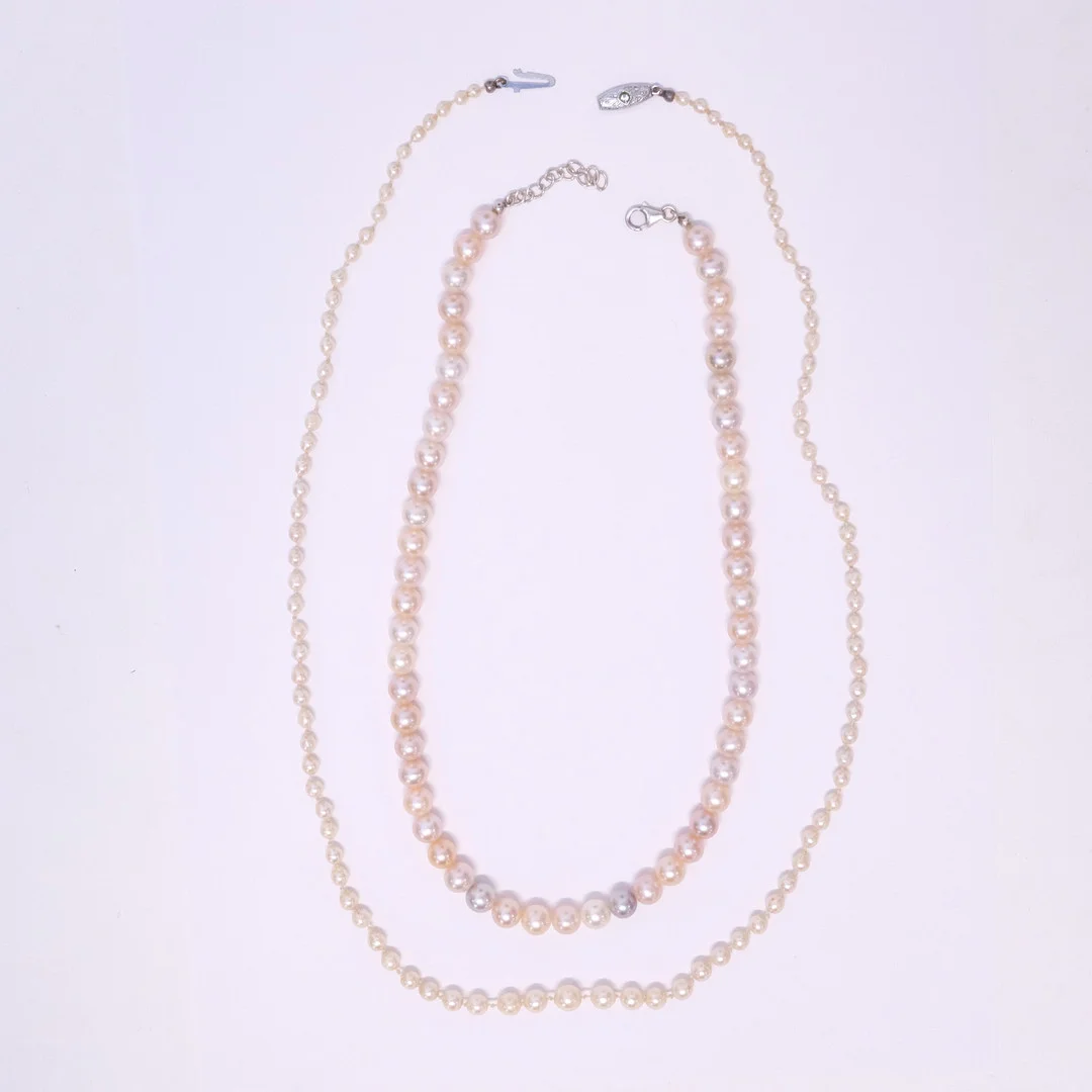 PÄRLCOLLIERER, TVÅ STYCKEN. — Necklace — Björnssons Auktionskammare