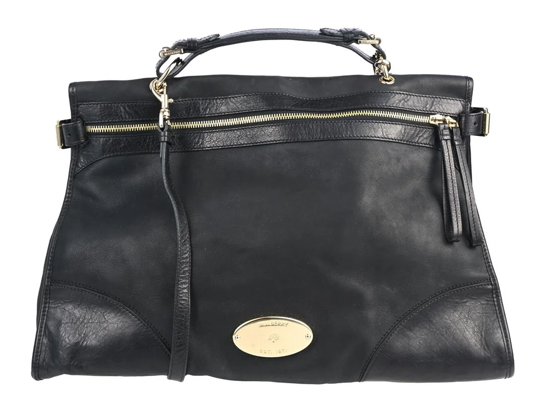 VÄSKA, MULBERRY, svart läder, guldfärgade beslag, 44x30x14 cm, avtagbar axelrem, lätt slitage. — Accessoarer/Väskor — Kaplans