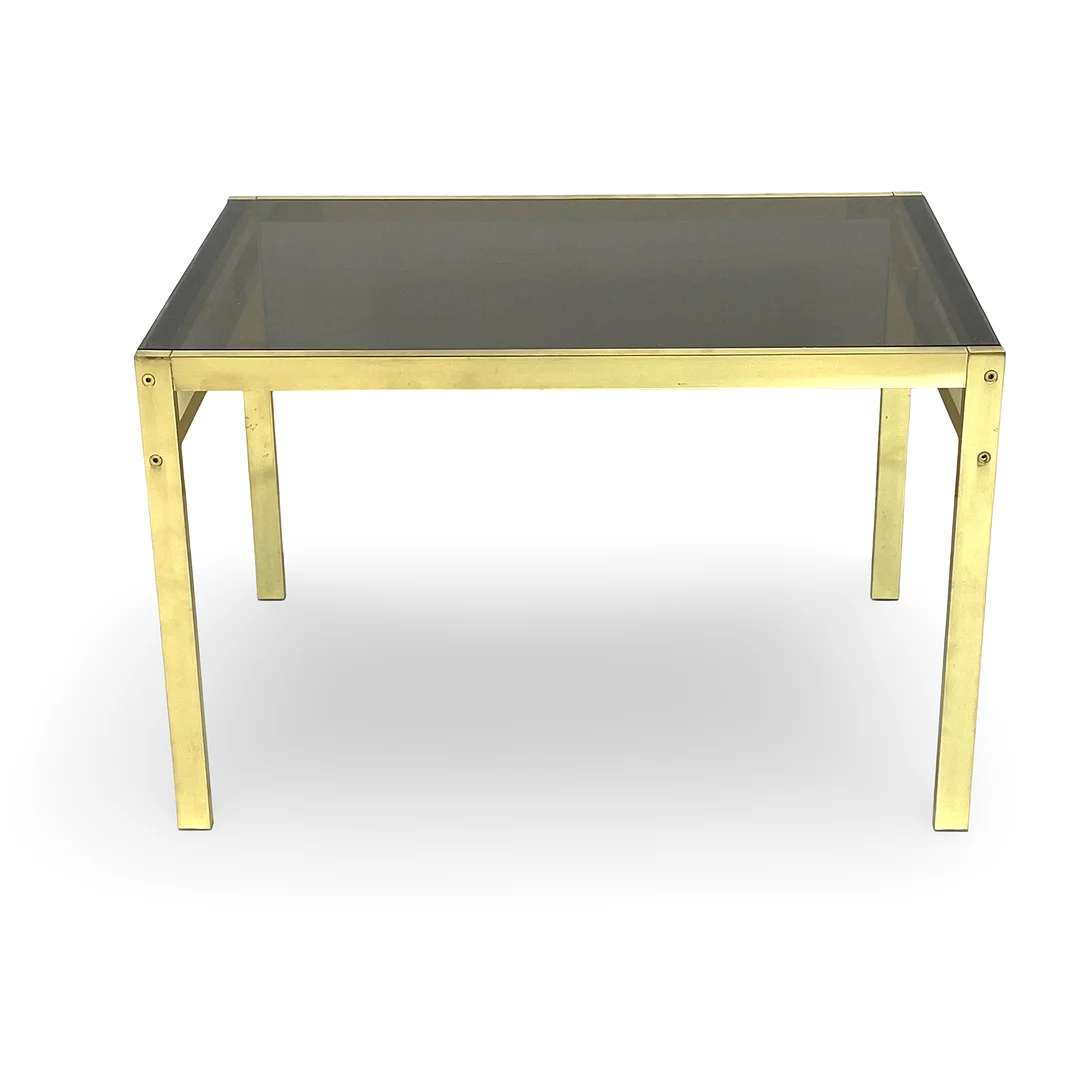 SIDOBORD, gulmetall med rökfärgad glasskiva. — Tables — Roslagens Auktionsverk
