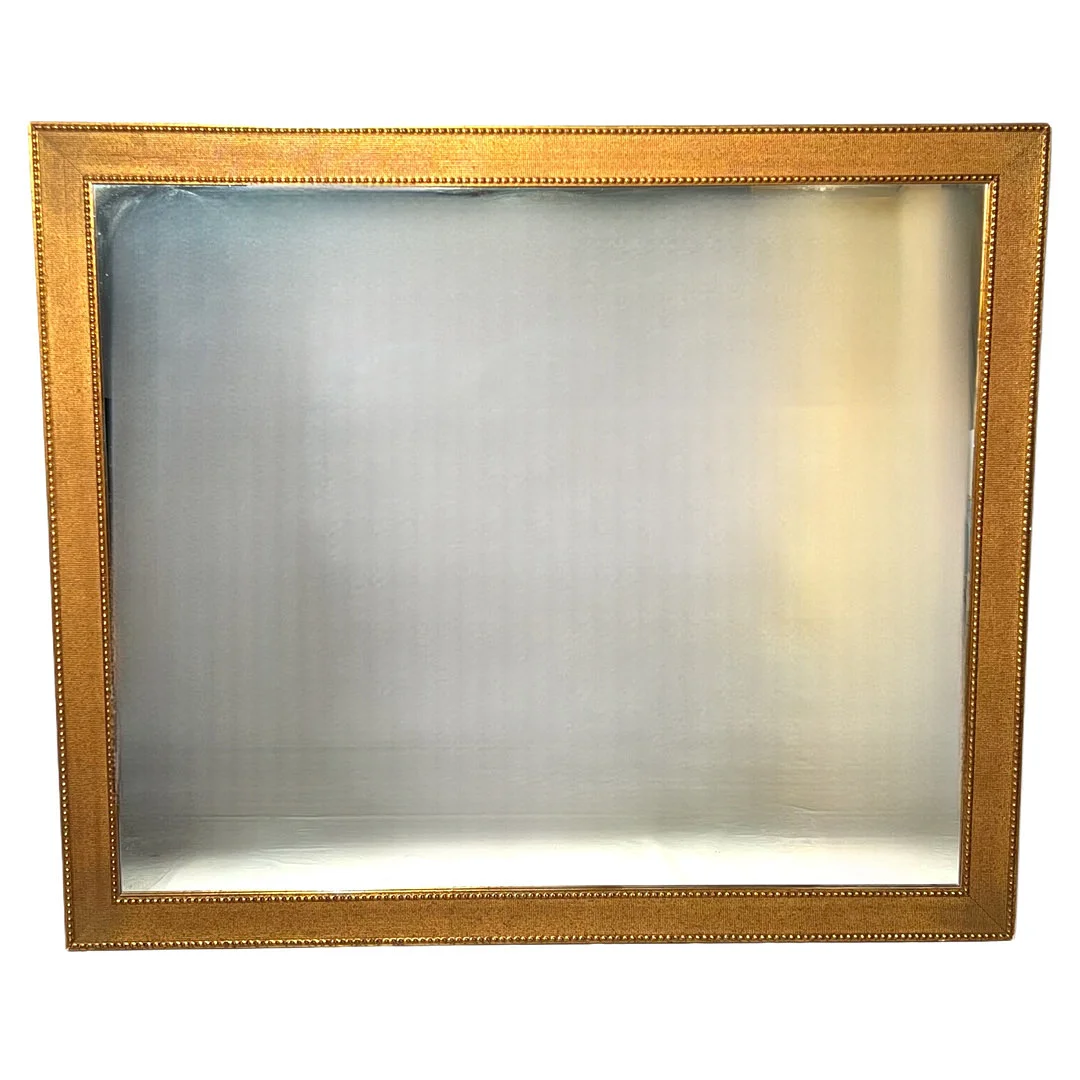 Espejo con marco dorado perlado. — Mirrors — Arce Auctions
