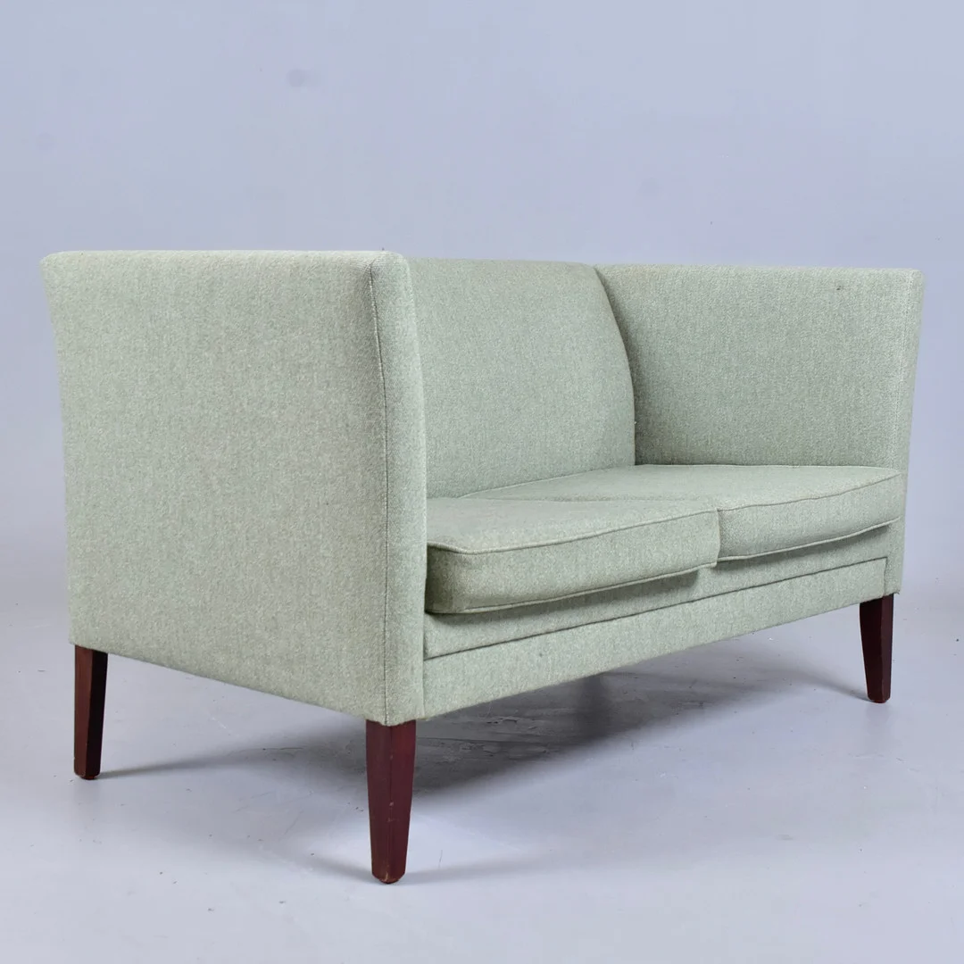 SOFFA, tvåsits, Danmark, 1900-tal. — Sofas & Seatings — Halmstads Auktionskammare