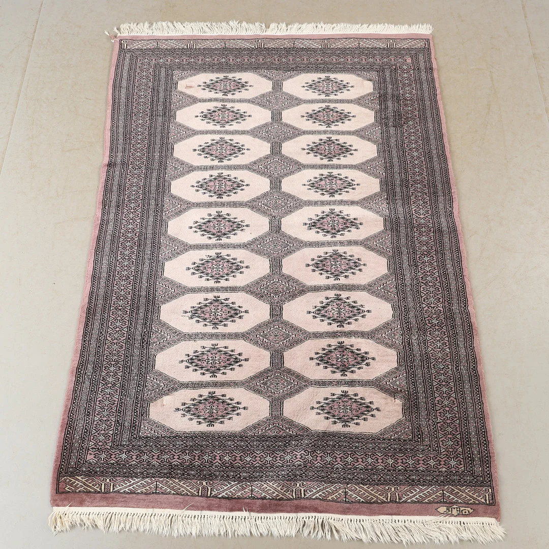 MATTA, Pakistan, Jaldar, 193 x 126 cm. — Oriental Carpets & Textiles — Helsingborgs Auktionskammare