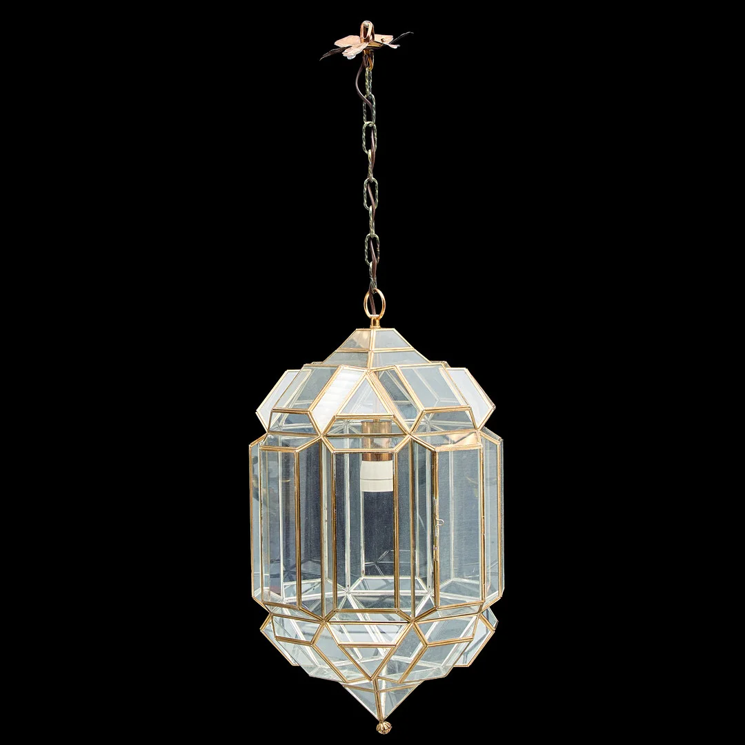 TAKLAMPA / LYKTA, modern tillverkning. — Ceiling lights — Uppsala Auktionskammare
