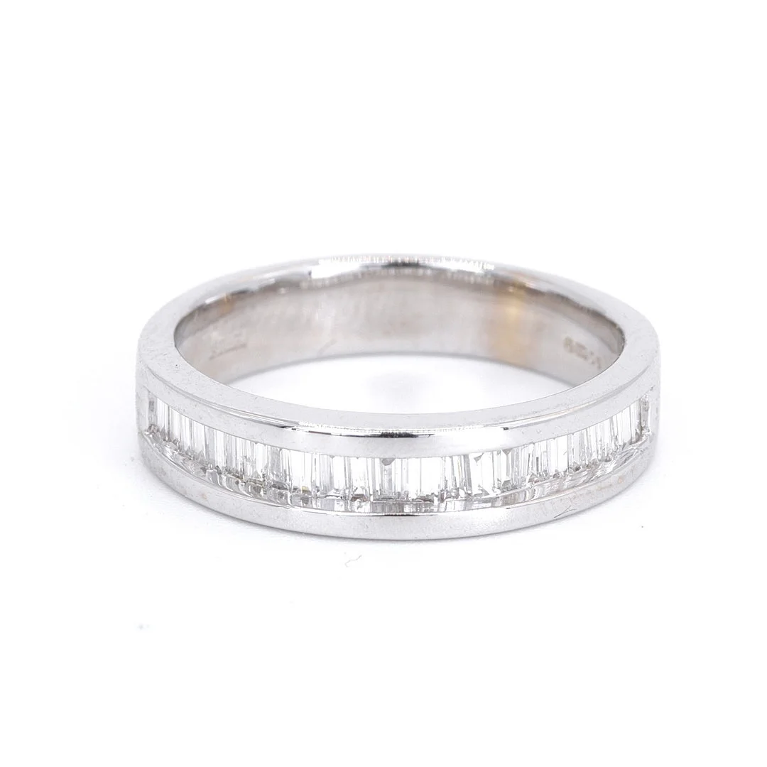 18CT WHITE GOLD DIAMOND SET RING. — Rings — Chalkwell Auctions