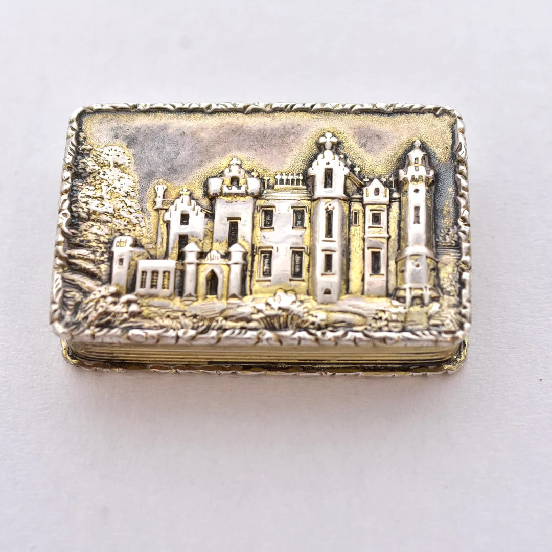 LUKTDOSA, delvis förgyllt sterlingsilver, Nathaniel Mills Birmingham 1838. — Silver — Halmstads Auktionskammare