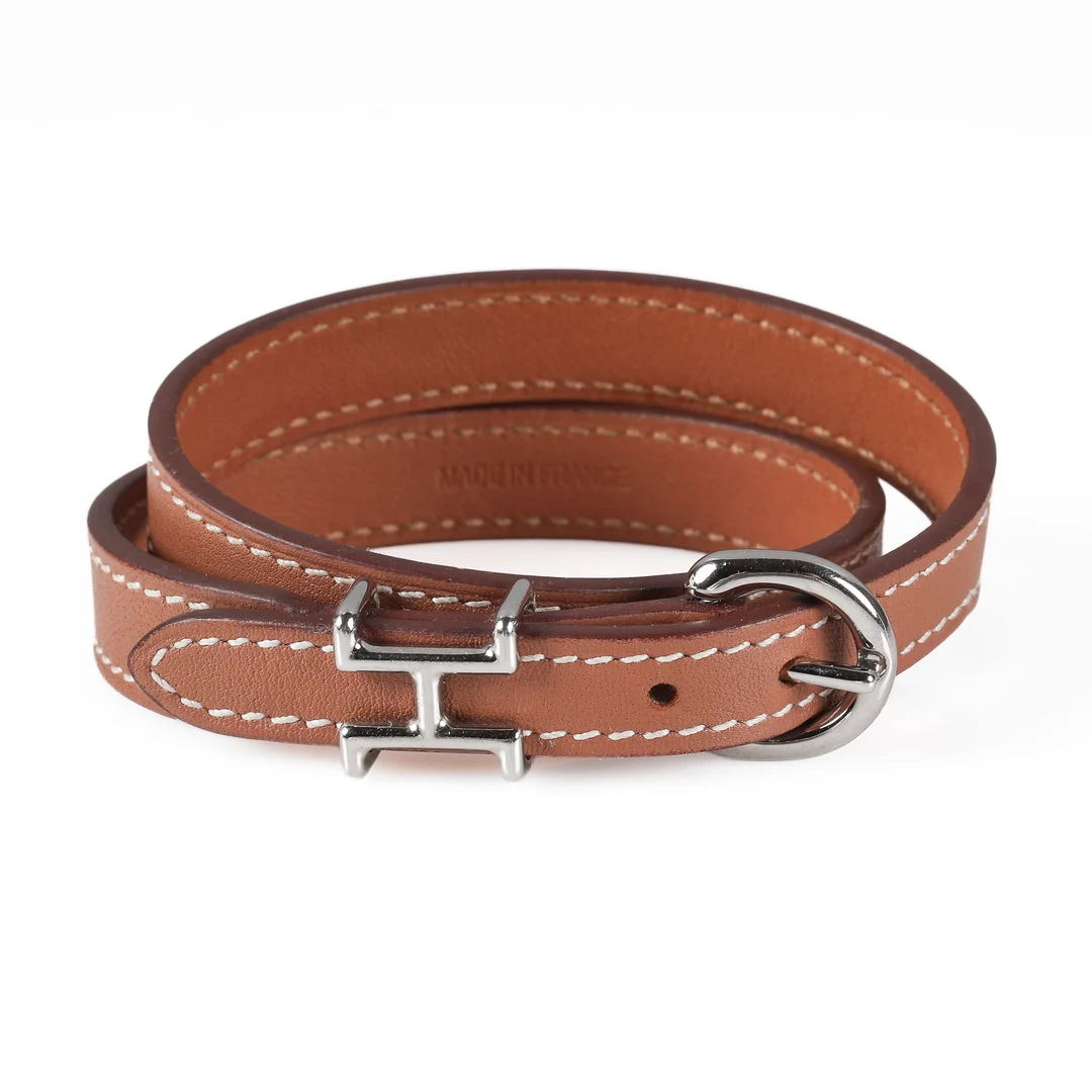 Hermés: A 'Trench' bracelet of brown Box calfskin with palladium plated buckle. Size T4/Large. France 2023. — Jewellery/Bracelets — Lauritz
