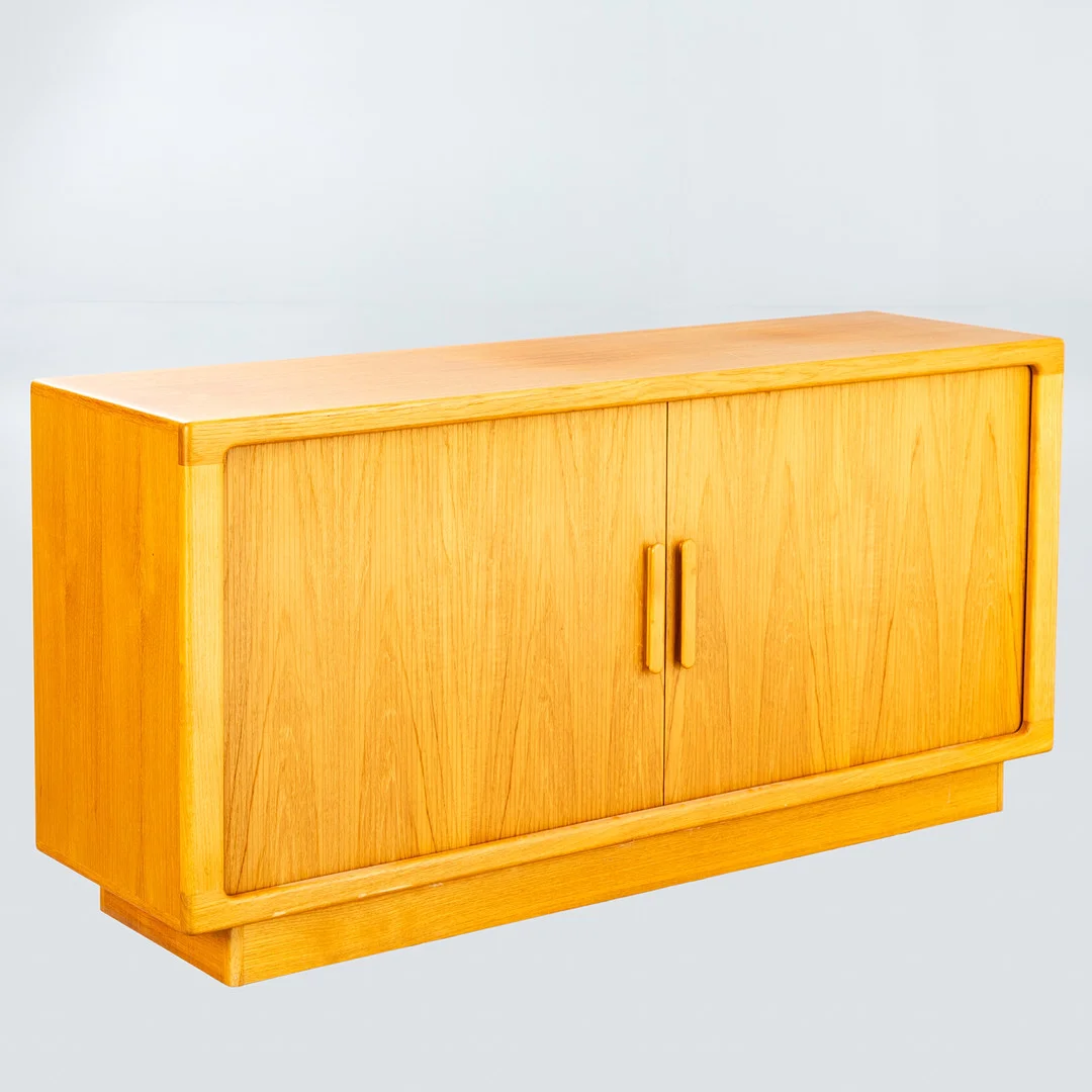 Dyrlund, Sideboard mit Jalousietüren, Teak, Dänemark. — Chests of drawers — Stockholms Auktionsverk Hamburg