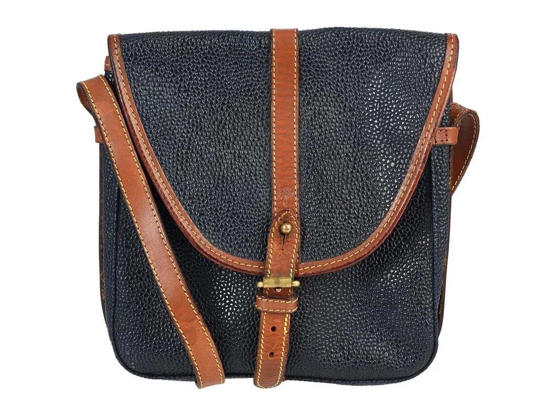 VÄSKA, MULBERRY, marinblått präglat läder, brunt läder, mässingfärgade beslag, 18x20x5 cm. — Accessoarer/Väskor — Kaplans