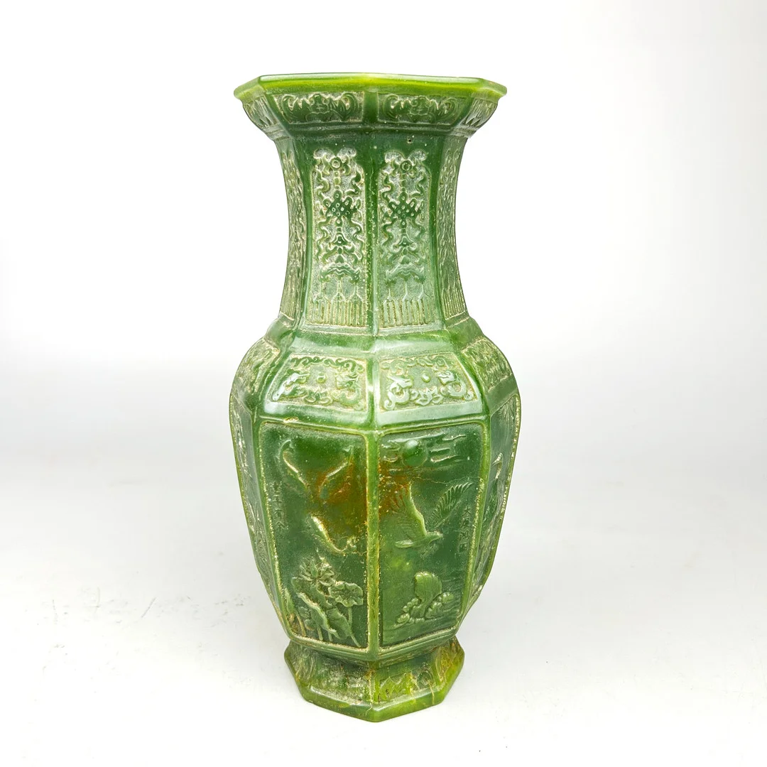 CHINESE FAUX JADE VASE. — Other — Chalkwell Auctions