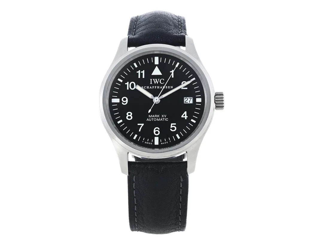 IWC, Schaffhausen, Fliegeruhr Mark XV (T Swiss Made T), Cal 37524, Serie nr. 2745216, Ref nr. 325301, Boett nr. 2771742/ 3253, herrur, 38 mm, stål, automatisk, safirglas, datum, läderband, viklås, ca 1998, box (skadad/ej komplett), ytterkartong. — Klockor/IWC — Kaplans