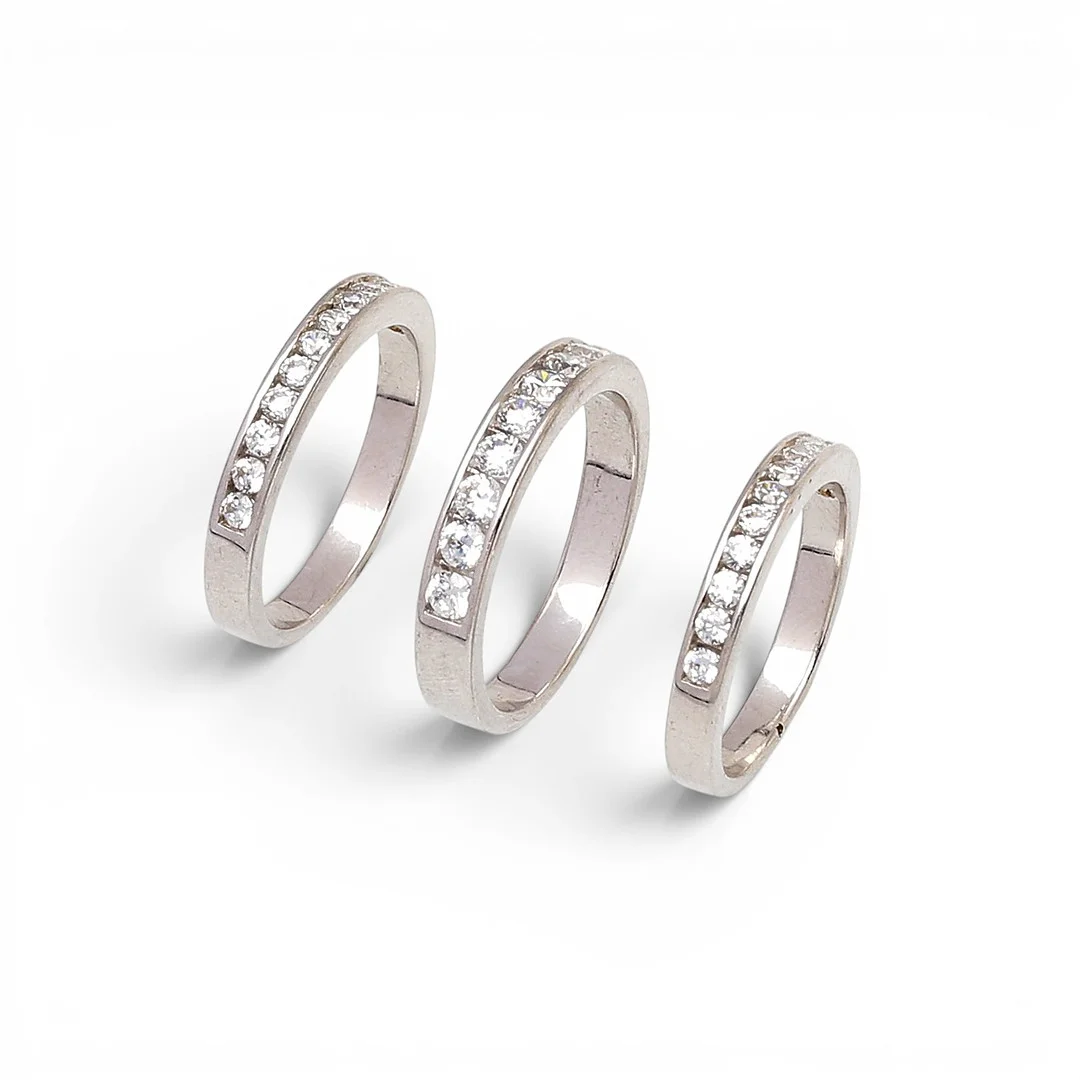Tres sortijas medias alianzas de circonitas. — Rings — Balclis