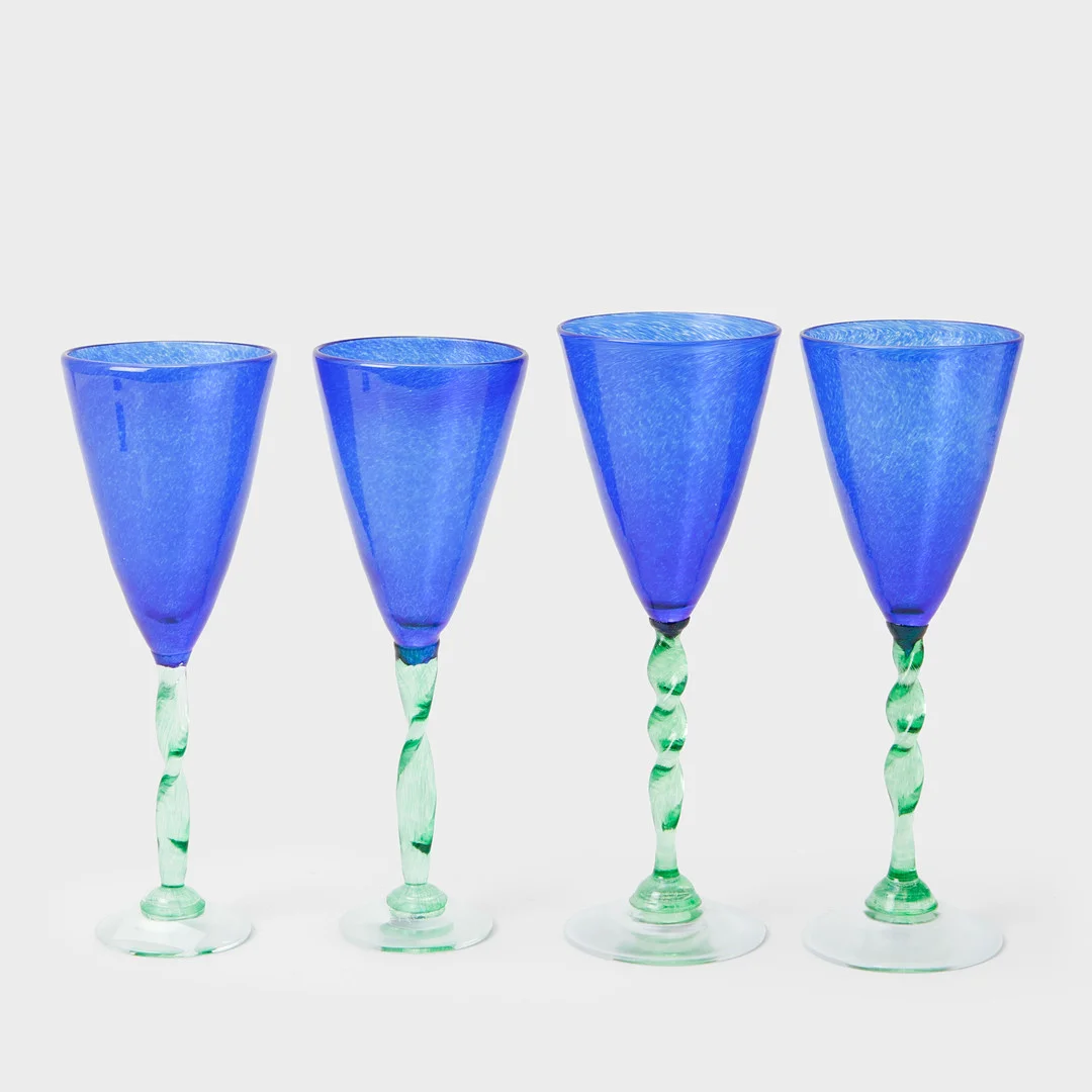 HELENA GIBSON. Vinglas, 4 st, signerade. — Utility glass — Göteborgs Auktionsverk