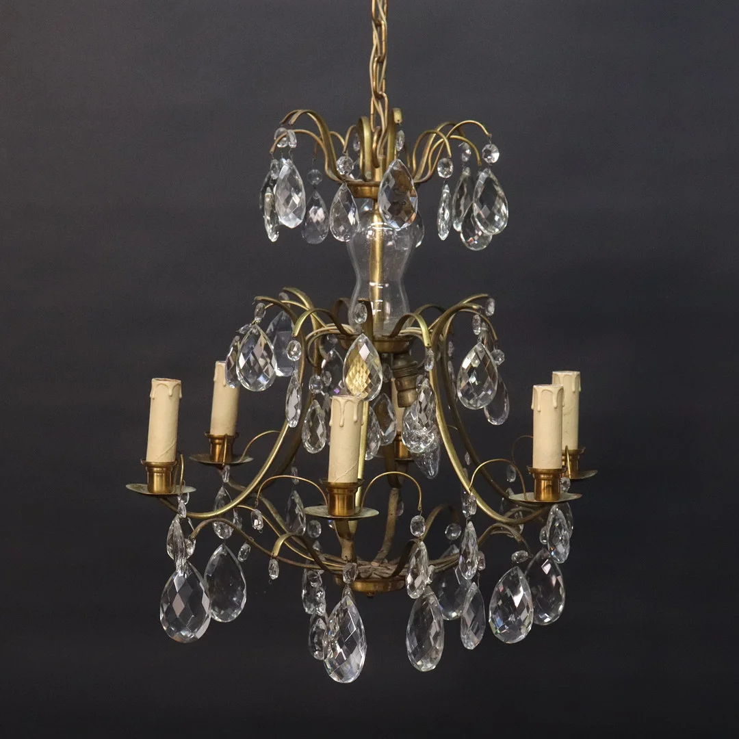 TAKKRONA, mässing och prismor, 9 ljuskällor. — Chandeliers — Markus Auktioner
