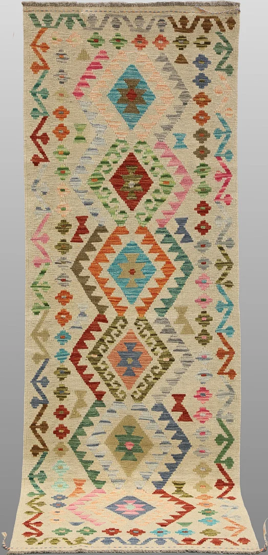 MATTA. Kelim klassisk design gallerimodell, 238 x 84 cm. — Oriental Carpets & Textiles — Södermanlands Auktionsverk