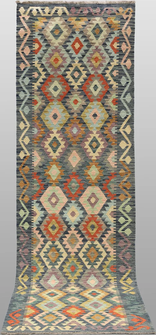 MATTA. Kelim klassisk design gallerimodell, 300 x 83 cm. — Oriental Carpets & Textiles — Södermanlands Auktionsverk