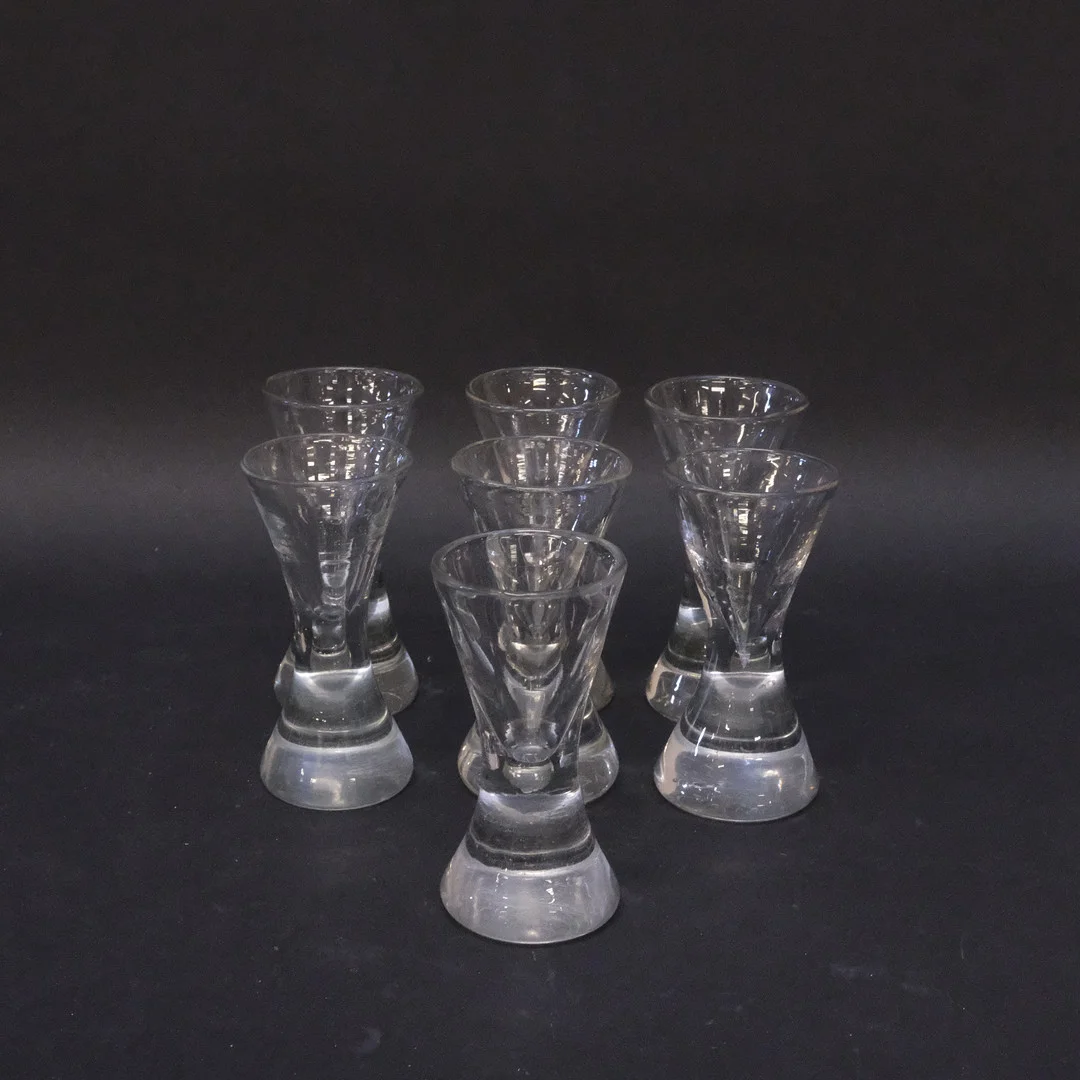 SJU SNAPSGLAS, 1800/1900-TAL. — Utility glass — Björnssons Auktionskammare