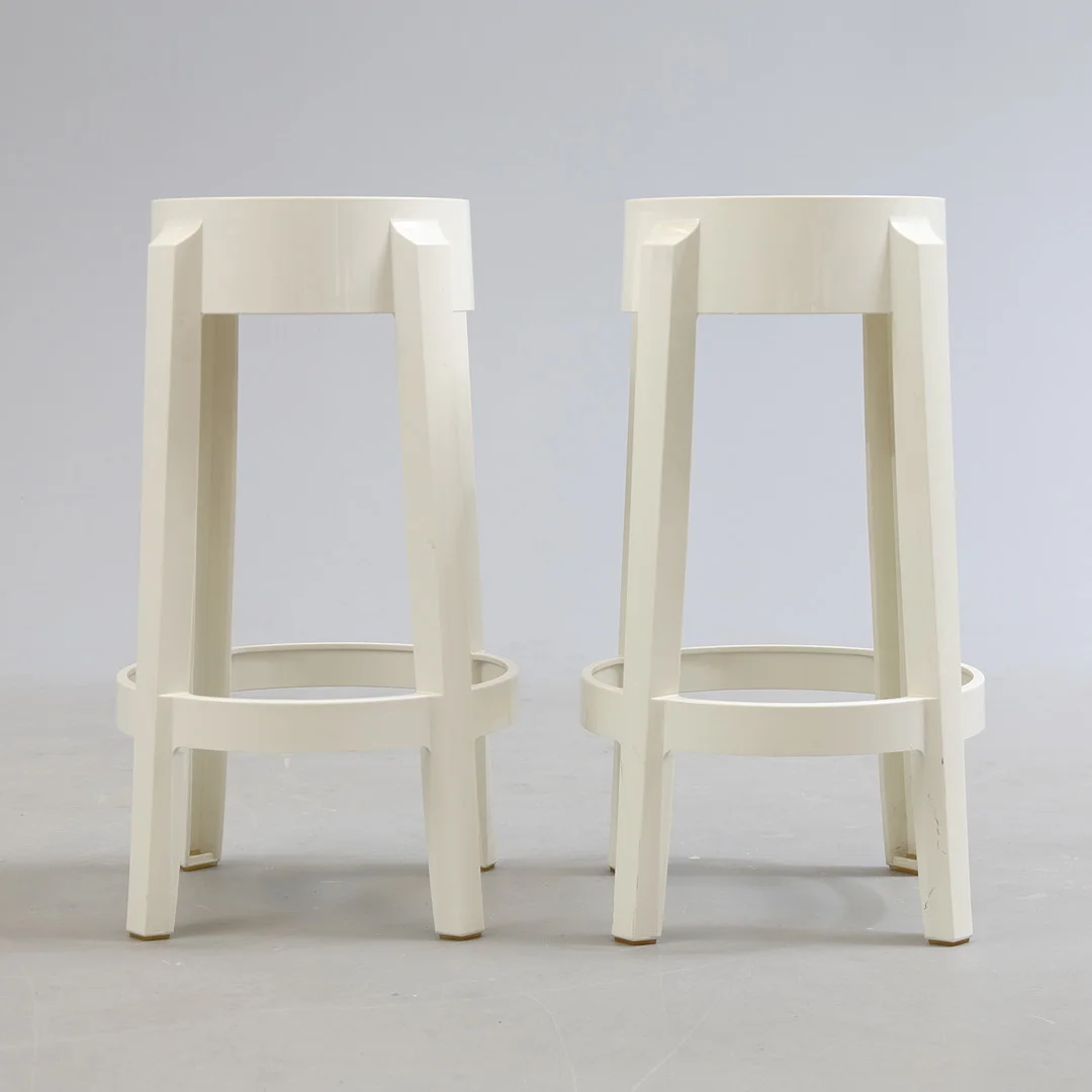PHILIPPE STARCK. Pallar, ett par, plast, "Charles Ghost", formgiven för Kartell, Italien. — Armchairs & Chairs — Gomér & Andersson Nyköping